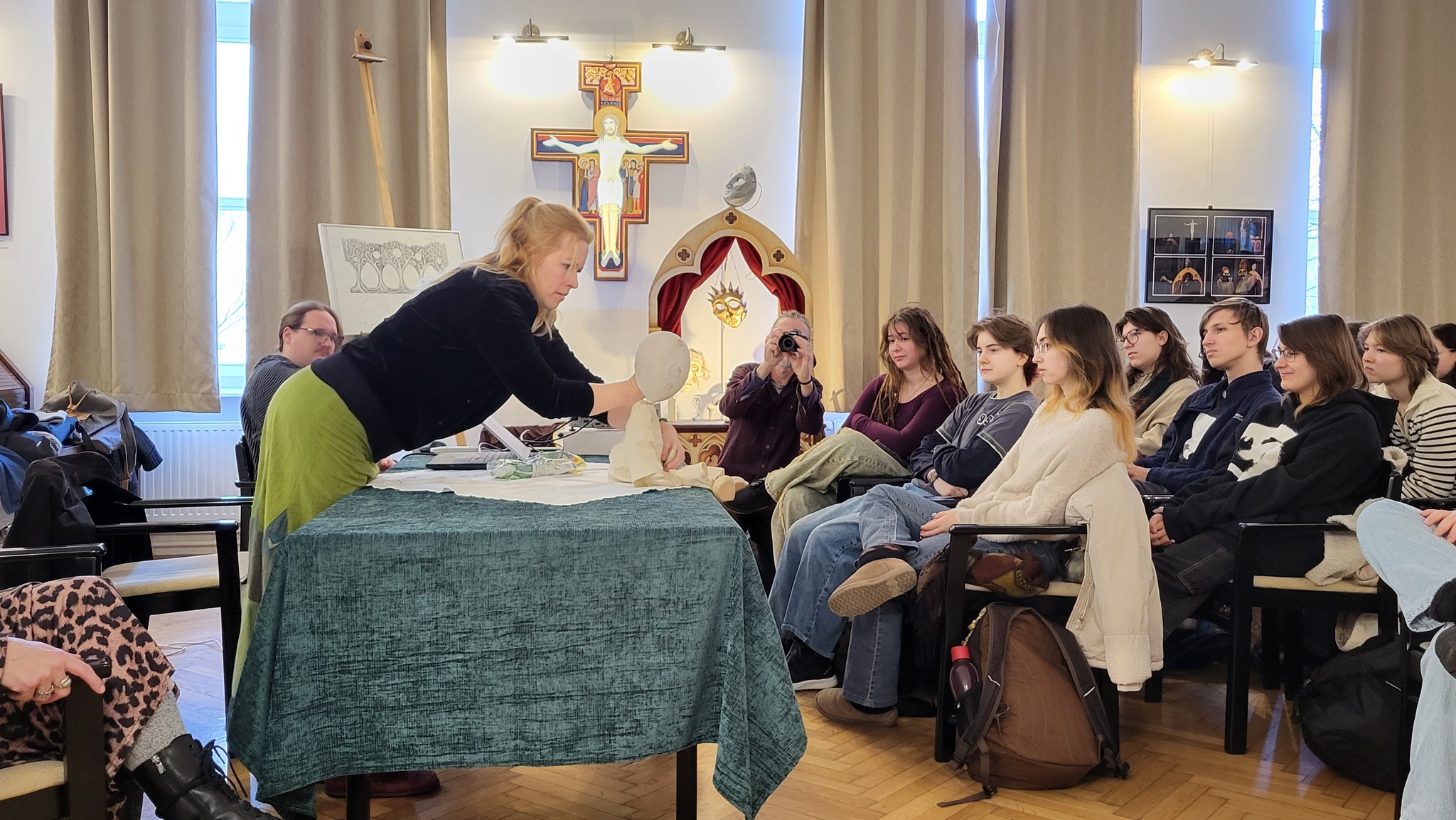 Hermetia Puppets bábszínház kiállításmegnyitója