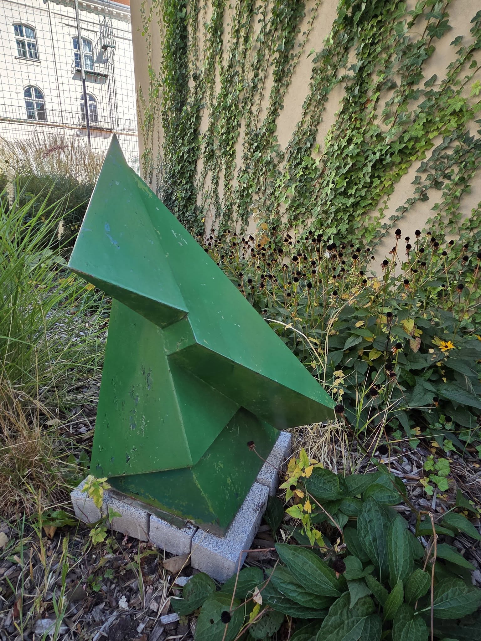 Hagyomány és modernizmus a Refiben